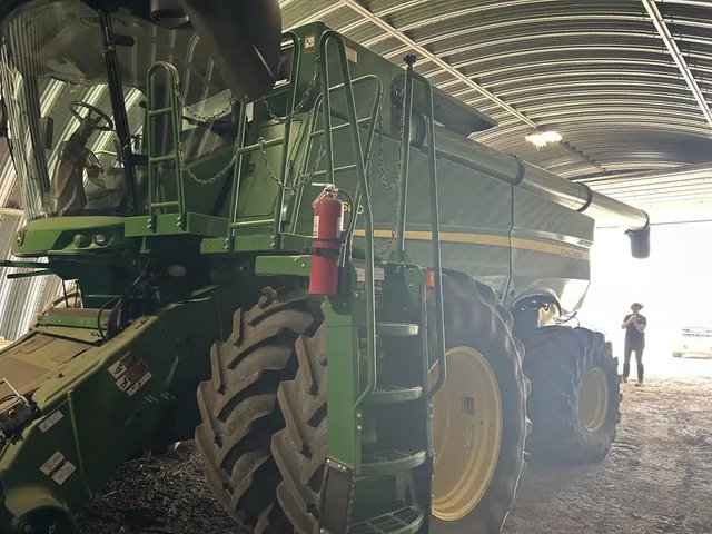 2015 John Deere S680 Batteuse