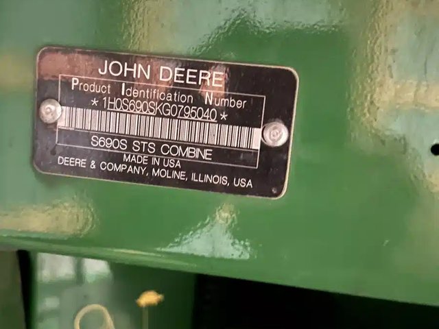 2017 John Deere S690 Batteuse