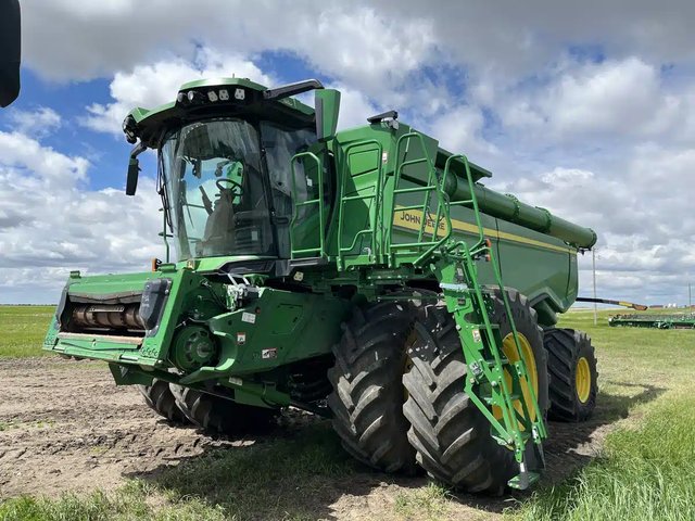 2023 John Deere X9 1000 Batteuse