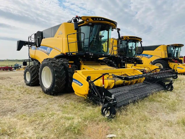 2022 New Holland CR9.90Z Batteuse