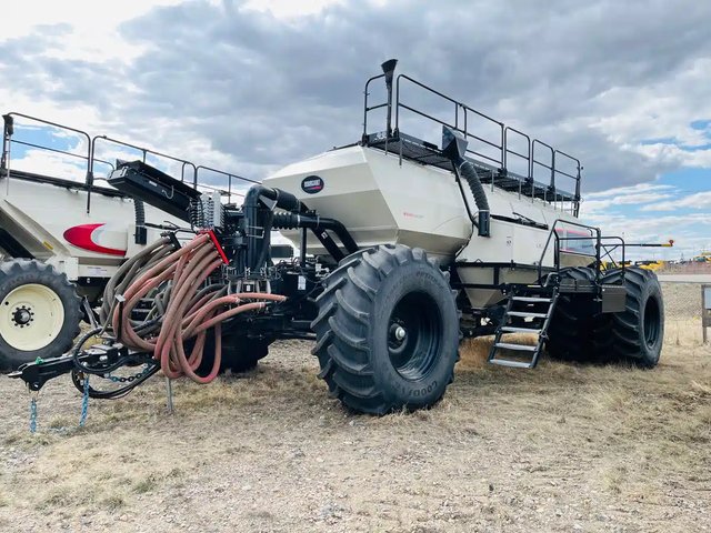 2023 Bourgault 9950 Remorque pneumatique