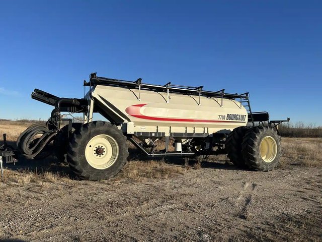 2013 Bourgault 7700 Remorque pneumatique