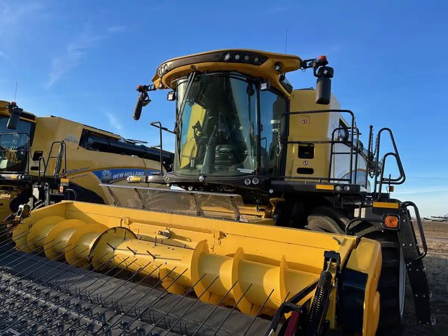 2023 New Holland CR10.90Z Batteuse