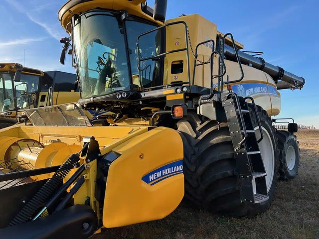 2023 New Holland CR10.90Z Batteuse
