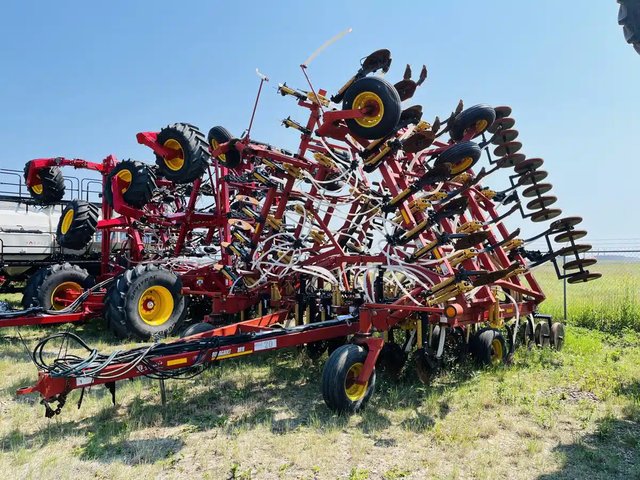 2004 Bourgault 8810 Semoir à air