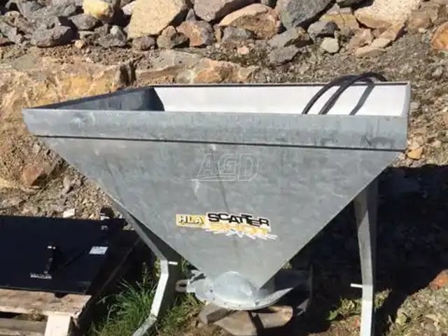 2019 HLA Attachments HS100LF Épandeur de sel et de sable