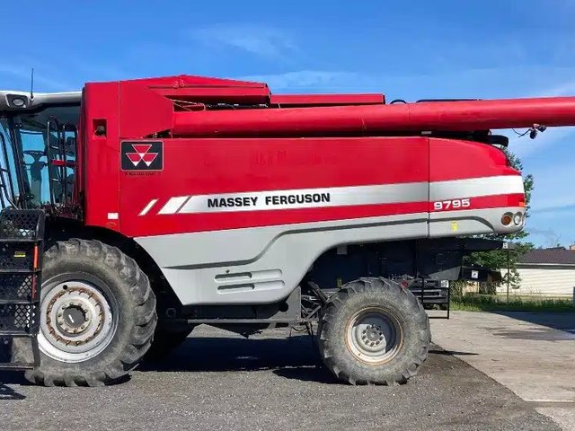 2009 Massey Ferguson 9795 Batteuse