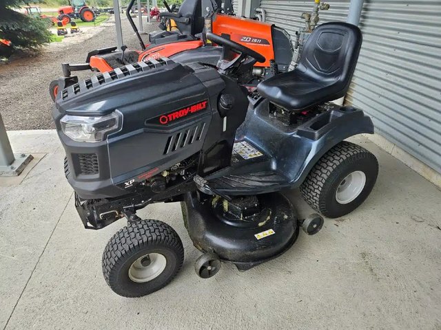 2023 Troy-Bilt 46 Tracteur à pelouse