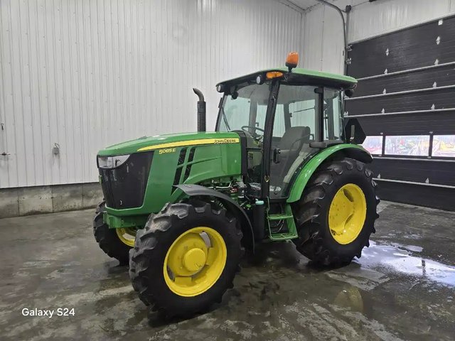 2015 John Deere 5085E Tracteur