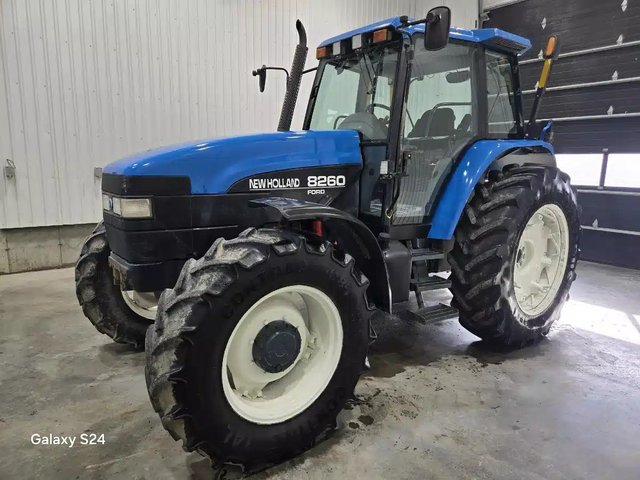 1996 New Holland 8260 Tracteur