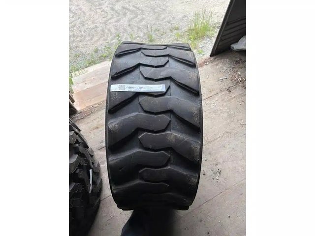 2021 BKT 12X16.5 Pneus