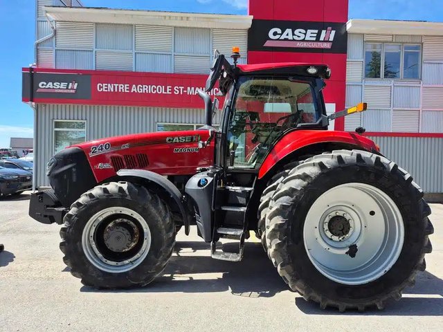 2021 Case IH MAGNUM 240 Tracteur