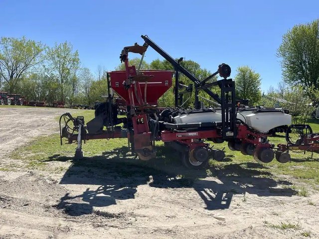 2000 White 8300 Planteur