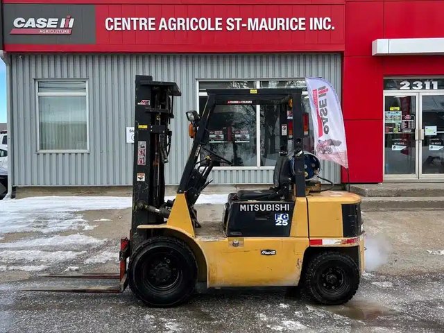 2000 Mitsubishi FG25 chargeur frontal