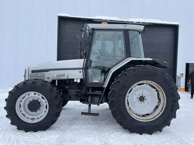 1998 White 6710 Tracteur