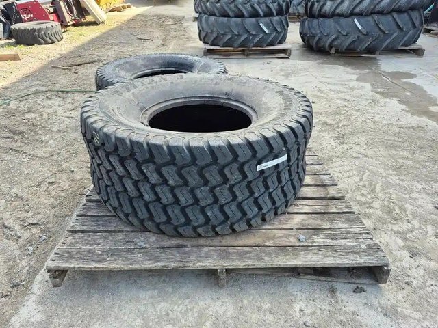 2023 Titan 44x18.00-20 Pneus et roues