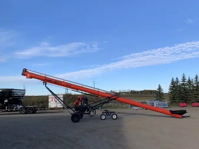 2023 New Holland 1442 Vis à grain