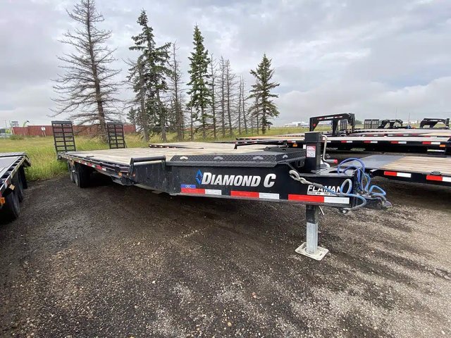2026 Diamond C DEC210 Trailer