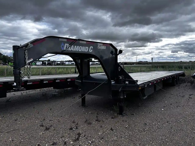2023 Diamond C FMAX Trailer