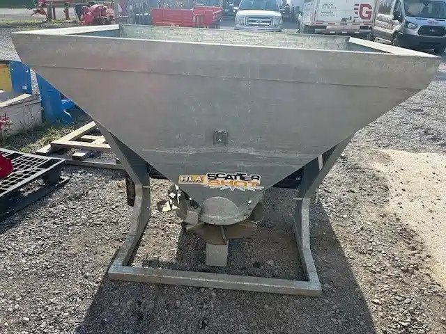 2022 HLA Attachments HS100 ScatterShot Épandeur de sel et de sable