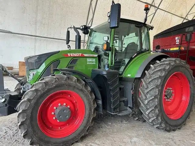 Fendt 724 VARIO Tracteur