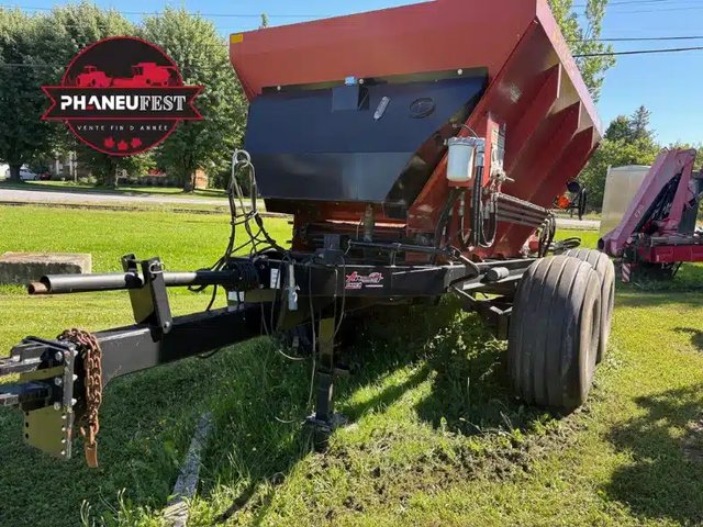 2019 Pequea SL Spreader - Lime