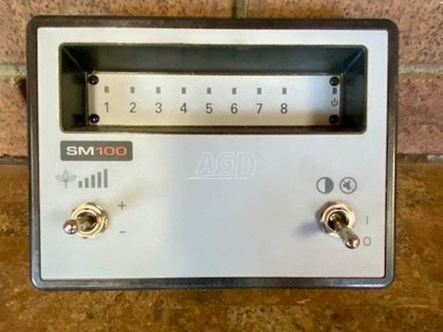 White SM100 Moniteur