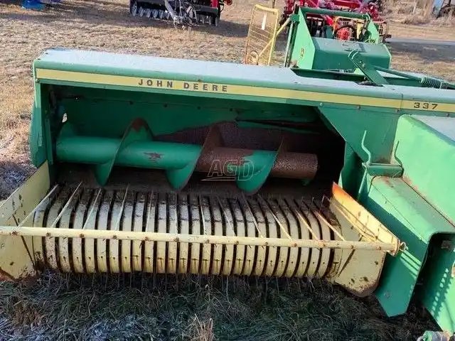 1982 JOHN DEERE 337 BALER Remorque auto-chargeuse à balle