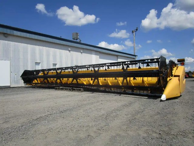 2011 New Holland 740CF Header - Flex