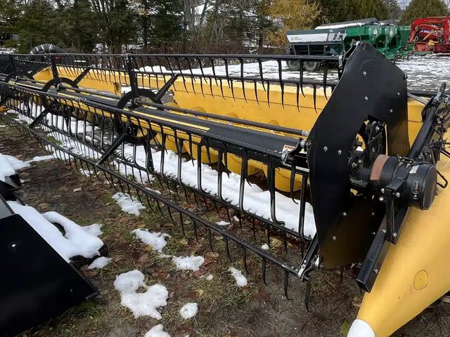 2013 New Holland 740CF Header - Flex