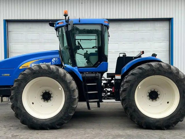 2010 New Holland T9020 Tracteur