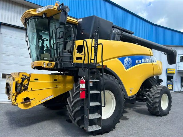 2008 New Holland CR9040 & 740CF-30 Batteuse