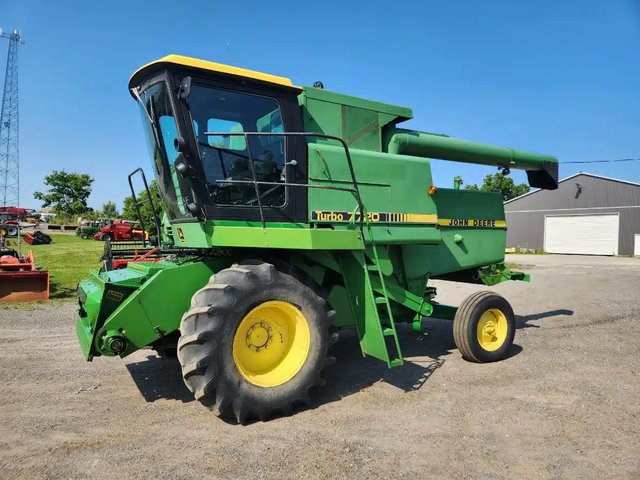 1982 John Deere 7720 Batteuse