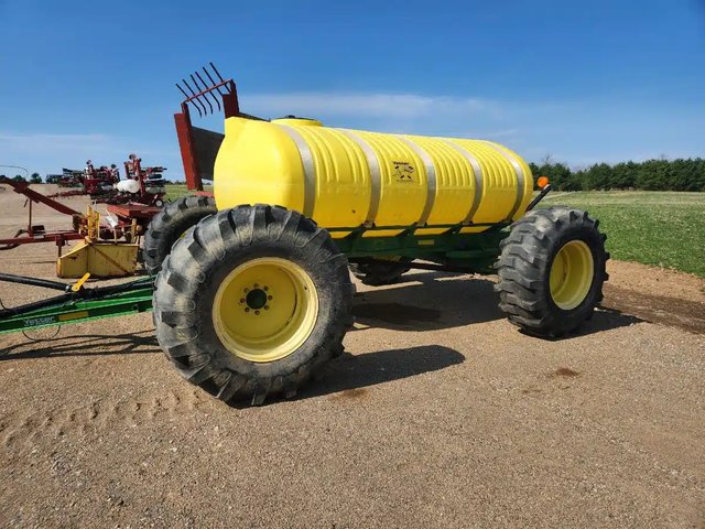 Yetter ALL-STEER 1600 Chariot à fertilisant liquide