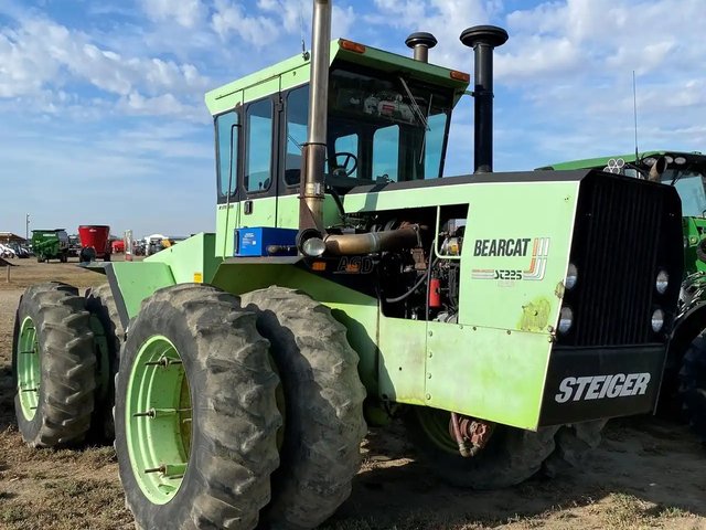 1981 Steiger Bearcat ST225 Tracteur