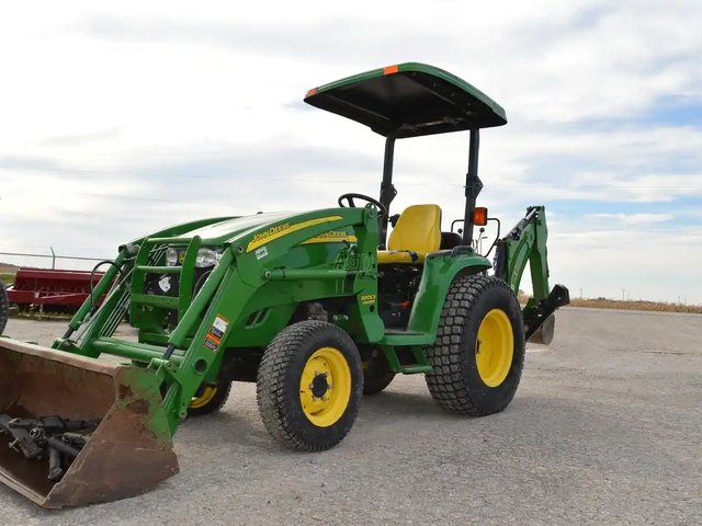 2012 John Deere 3320 Tracteur