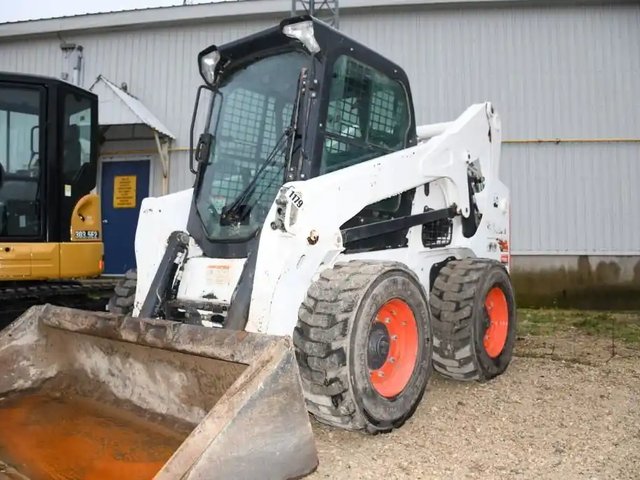 Bobcat S740 chargeuse à direction à glissement