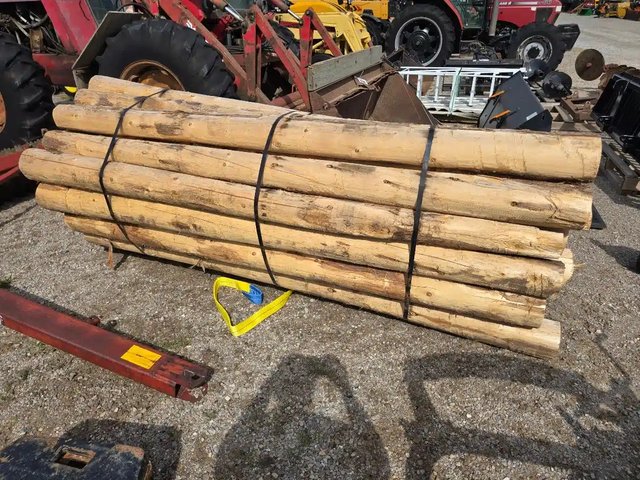 BUNDLE OF FENCE POSTS divers