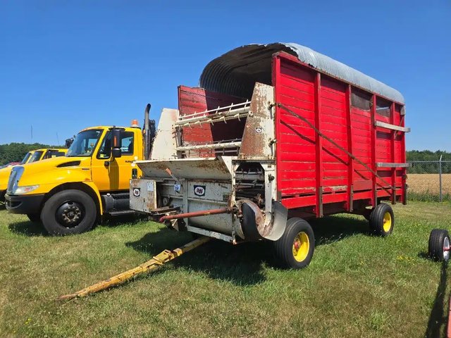 AW FORAGE WAGON Boîte à fourrage