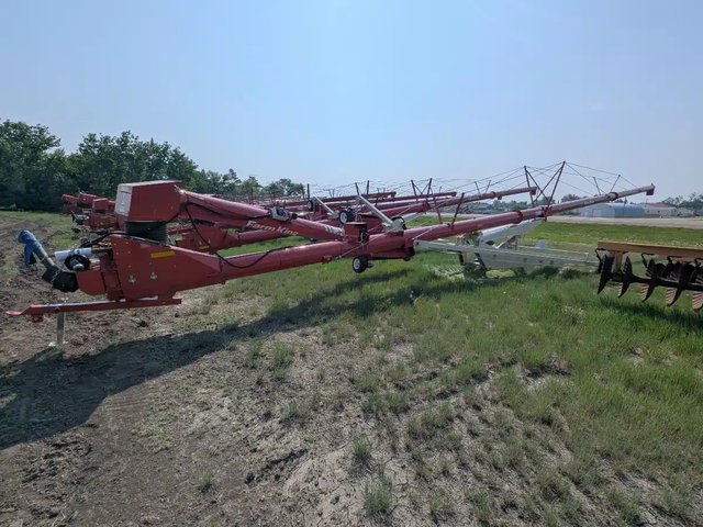 2025 Farm King Y1385 TMMR Vis à grain