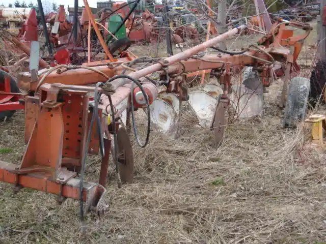 Allis Chalmers 2000 Charrue
