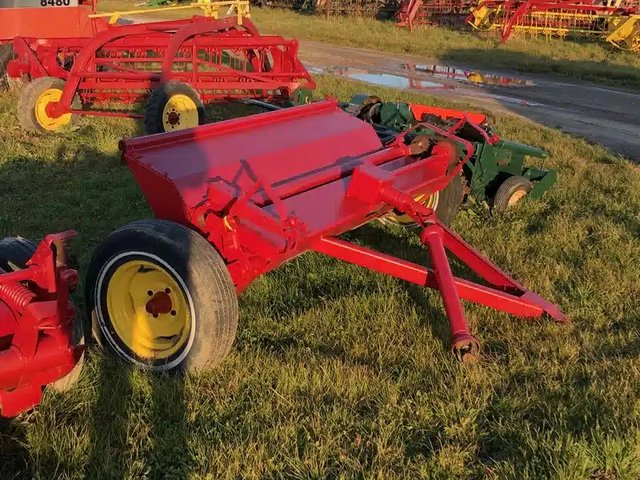 New Holland 402 Conditionneur à foin