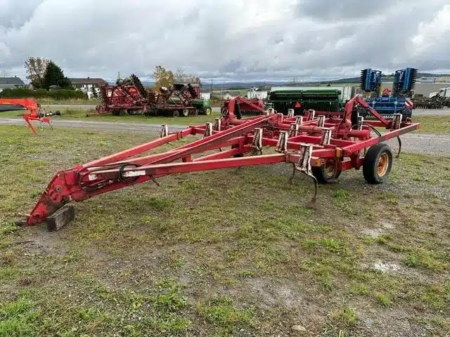 Wil-Rich TR12 Cultivateur