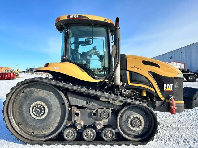 2002 Challenger MT755 Tracteur