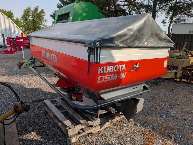 2014 Kubota DSMW1100 épandeur à engrais