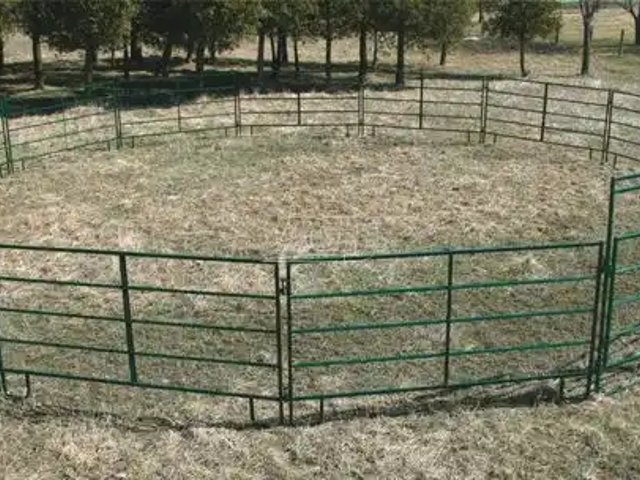 Mar-Weld Inc. ROUND PENS & CORRAL SYSTEMS Portes - clôture