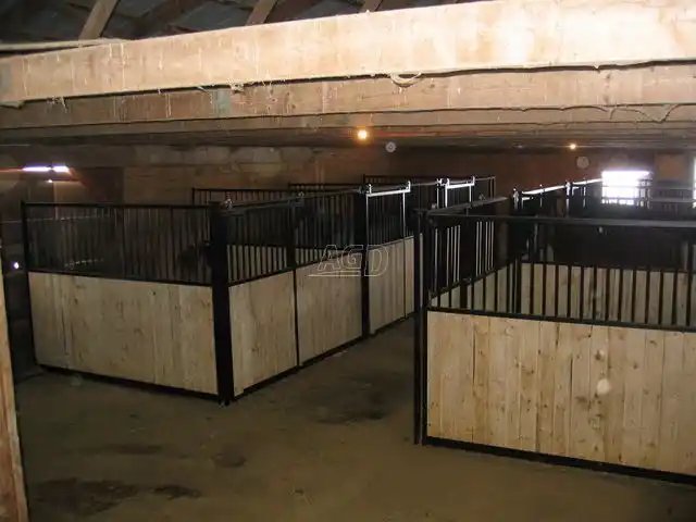 Mar-Weld Inc. HORSE STALLS Stalles pour chevaux