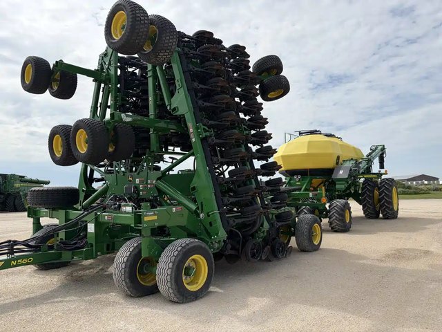 2023 John Deere N560 Semoir à air