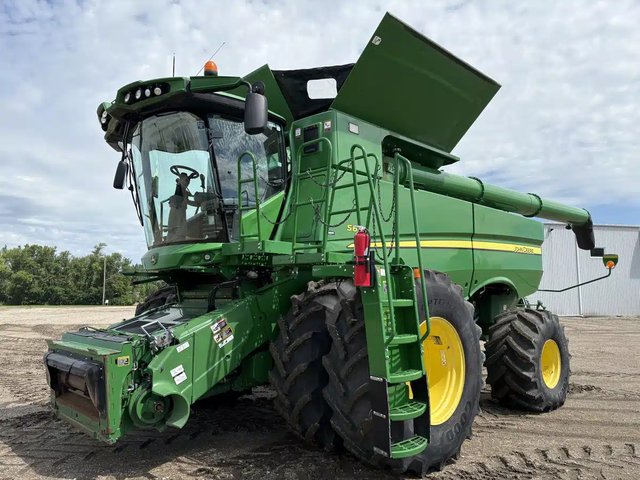 2017 John Deere S680 Batteuse