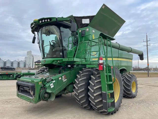 2021 John Deere S790 Batteuse
